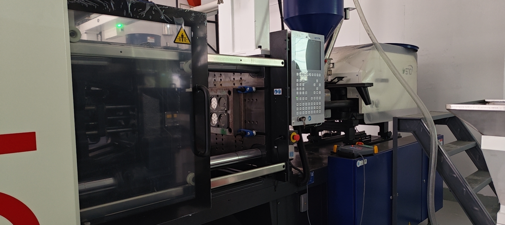 Precision molding machine detail